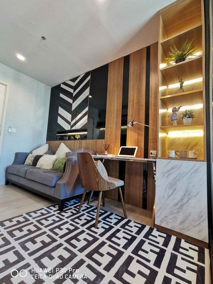 1591 – 105_living_room.jpg