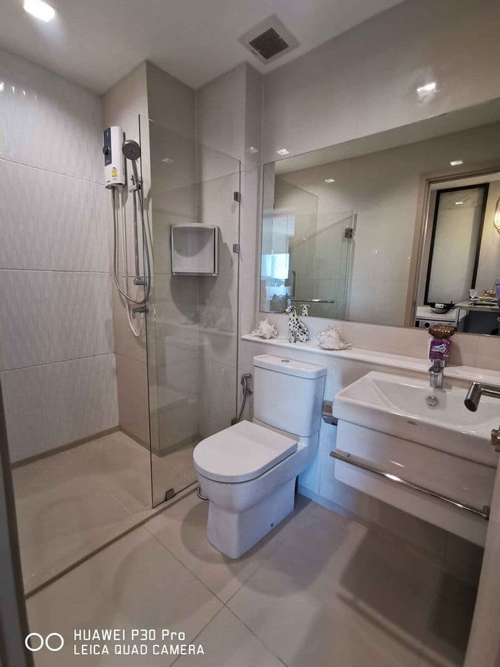 1591 – 301_bathroom.jpg
