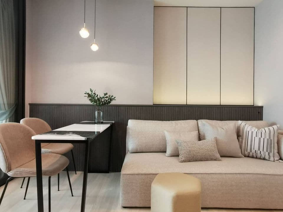 1592 – 102_living_room.jpg