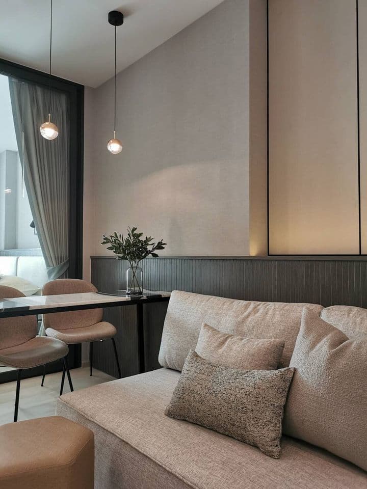 1592 – 103_living_room.jpg