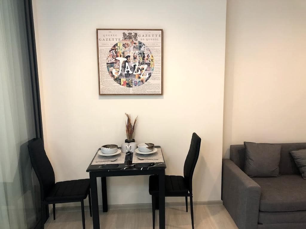 1593 – 102_living_room.jpg