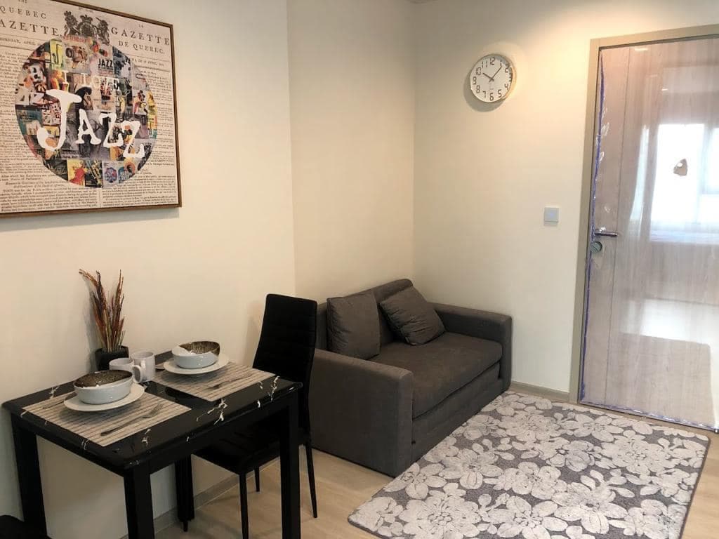 1593 – 103_living_room.jpg