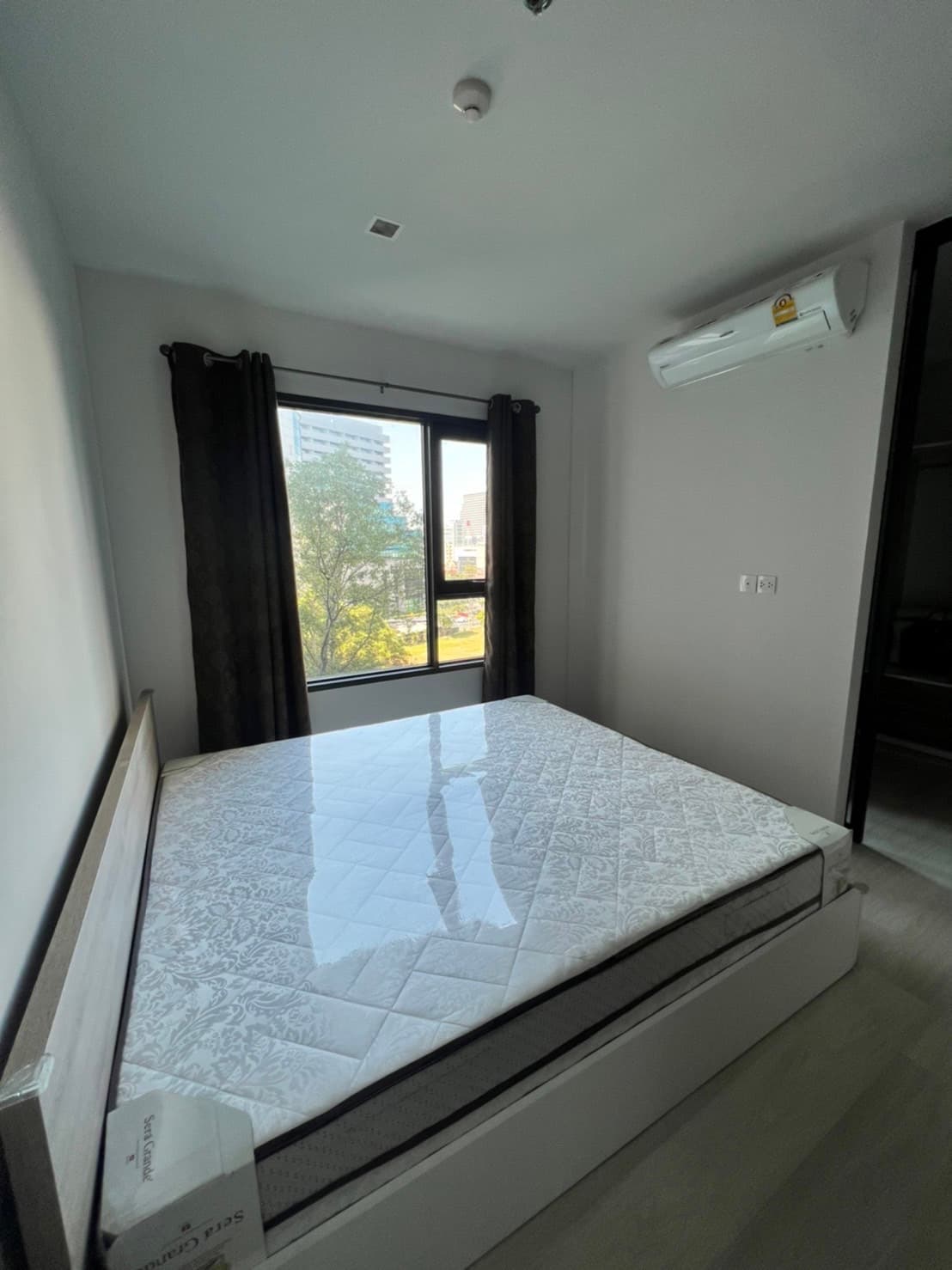 1594 – 201_bedroom.jpg