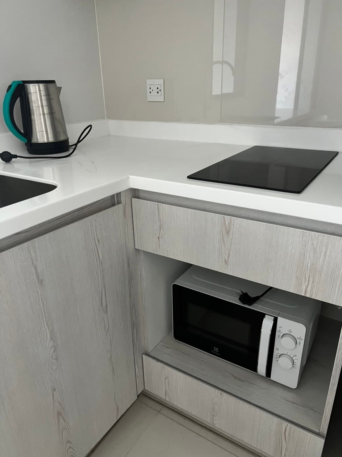 1594 – 401_kitchen.jpg