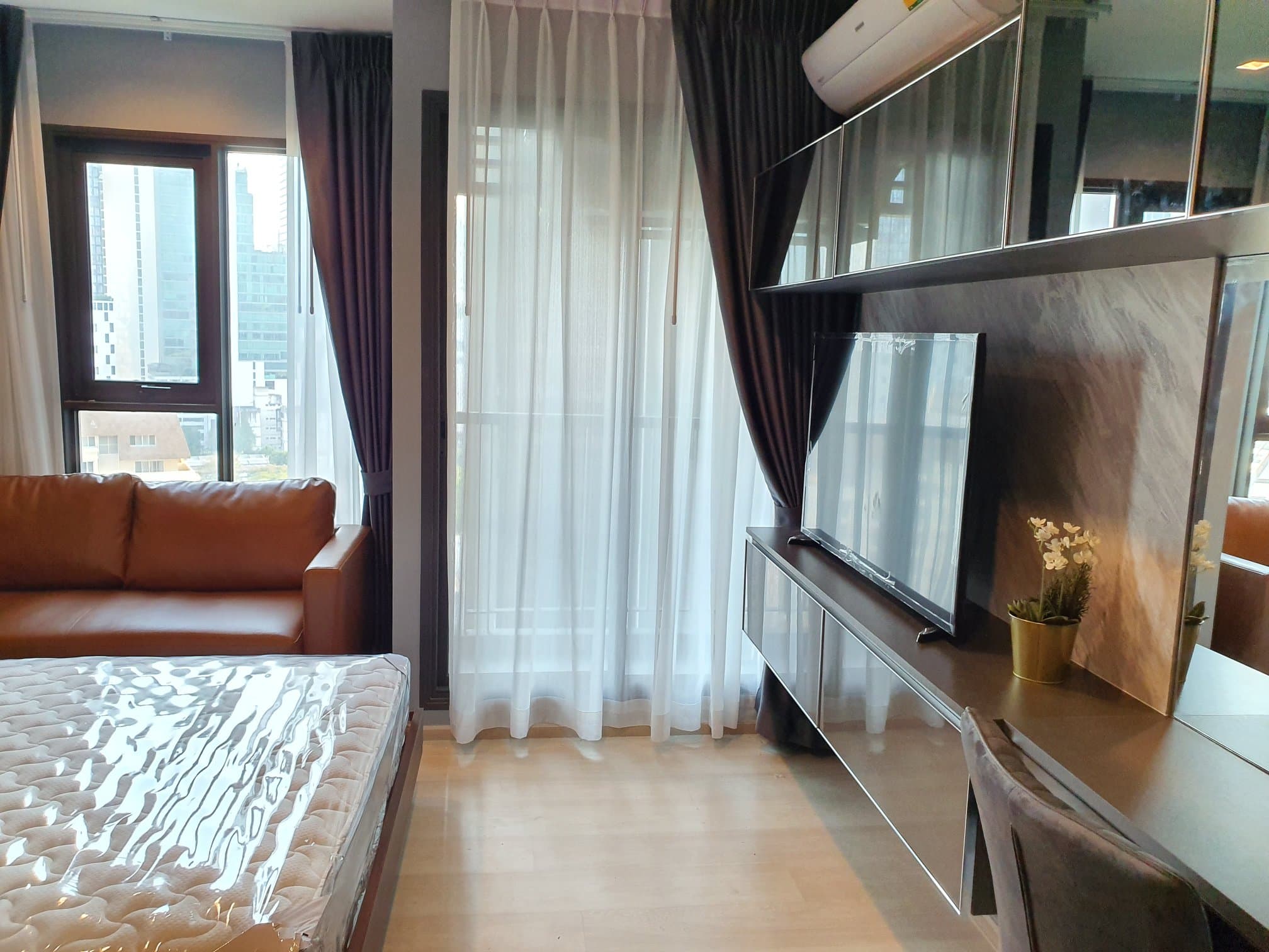 1595 – 101_living_room.jpg