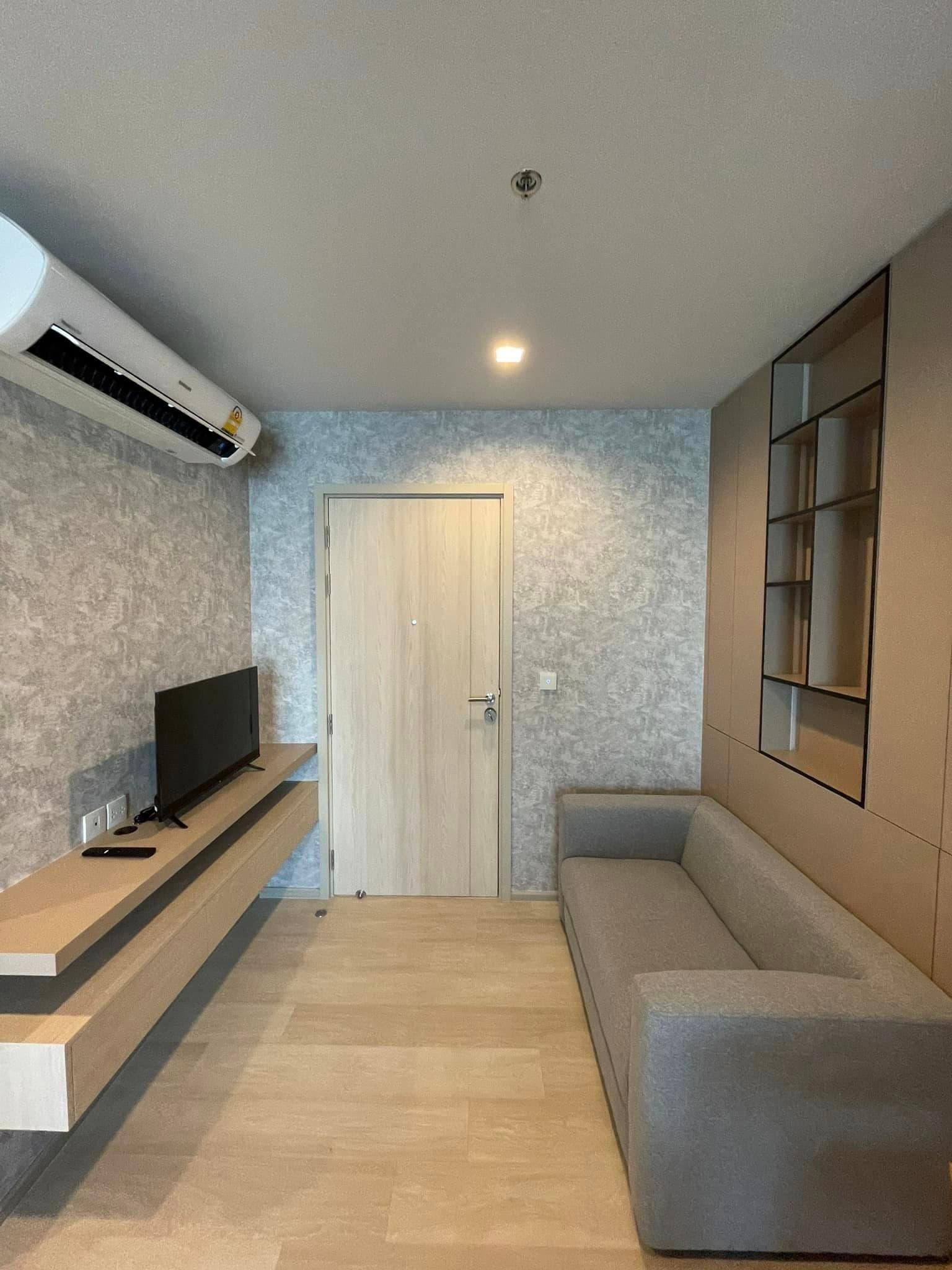 1596 – 101_living_room.jpg