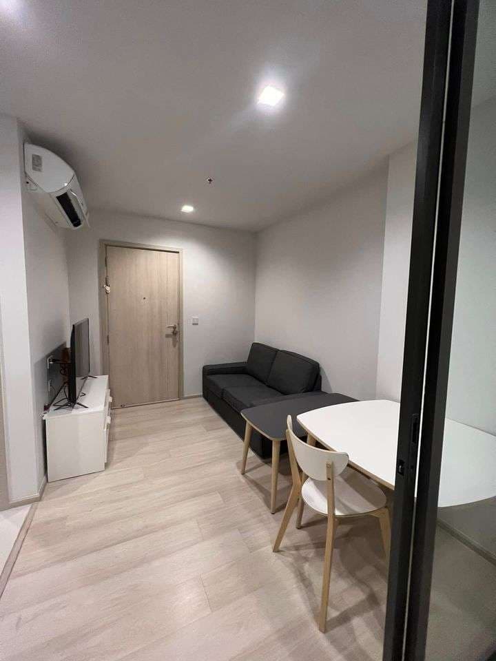 1598 – 102_living_room.jpg