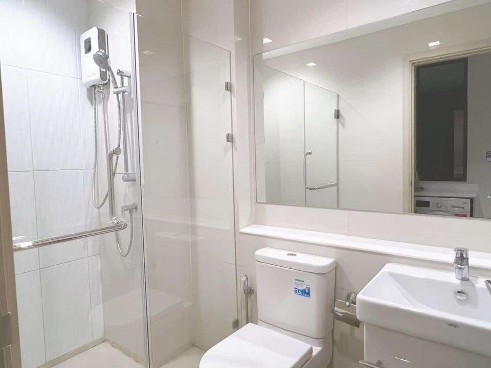 1598 – 301_bathroom.jpg