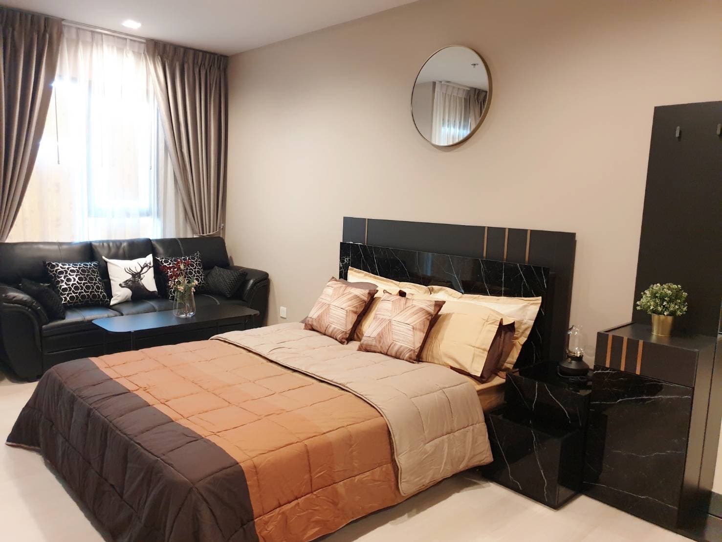 1600 – 101_living_room.jpg