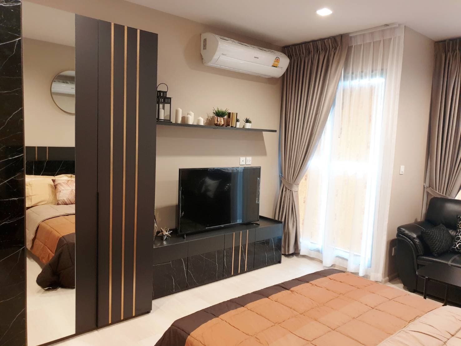 1600 – 102_living_room.jpg
