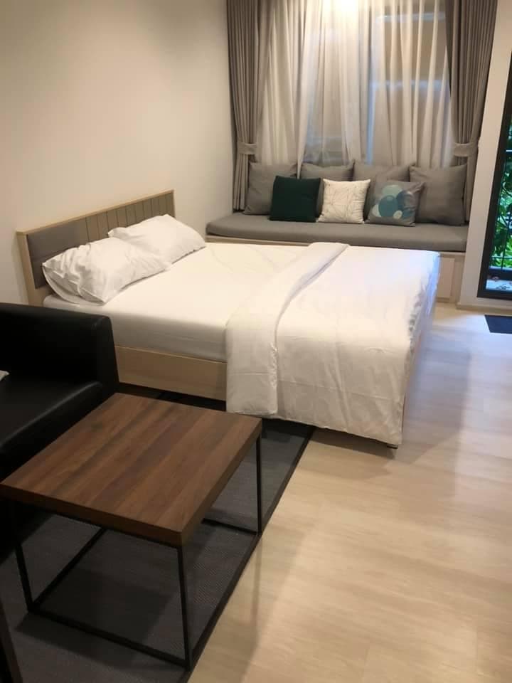 1601 – 101_living_room.jpg