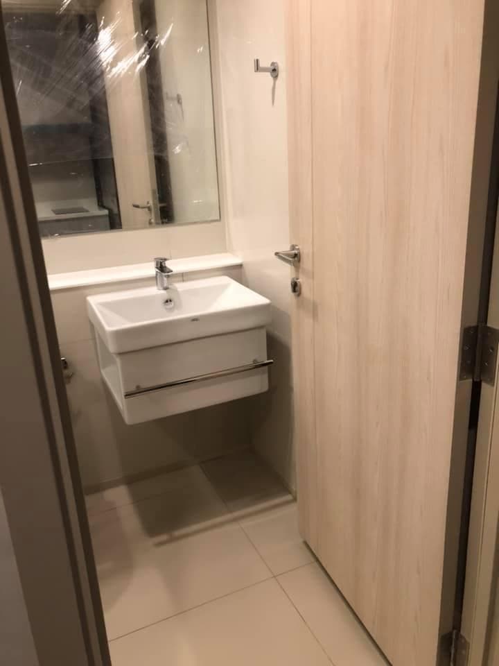 1601 – 301_bathroom.jpg