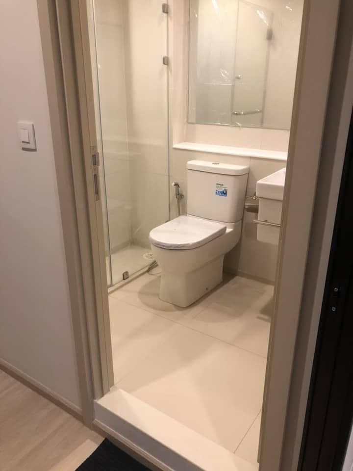 1601 – 302_bathroom.jpg