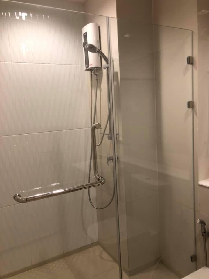 1601 – 303_bathroom.jpg