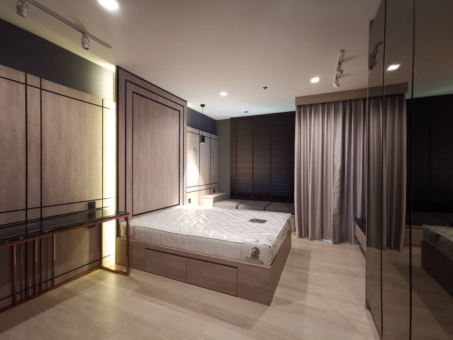 1603 – 101_living_room.jpg