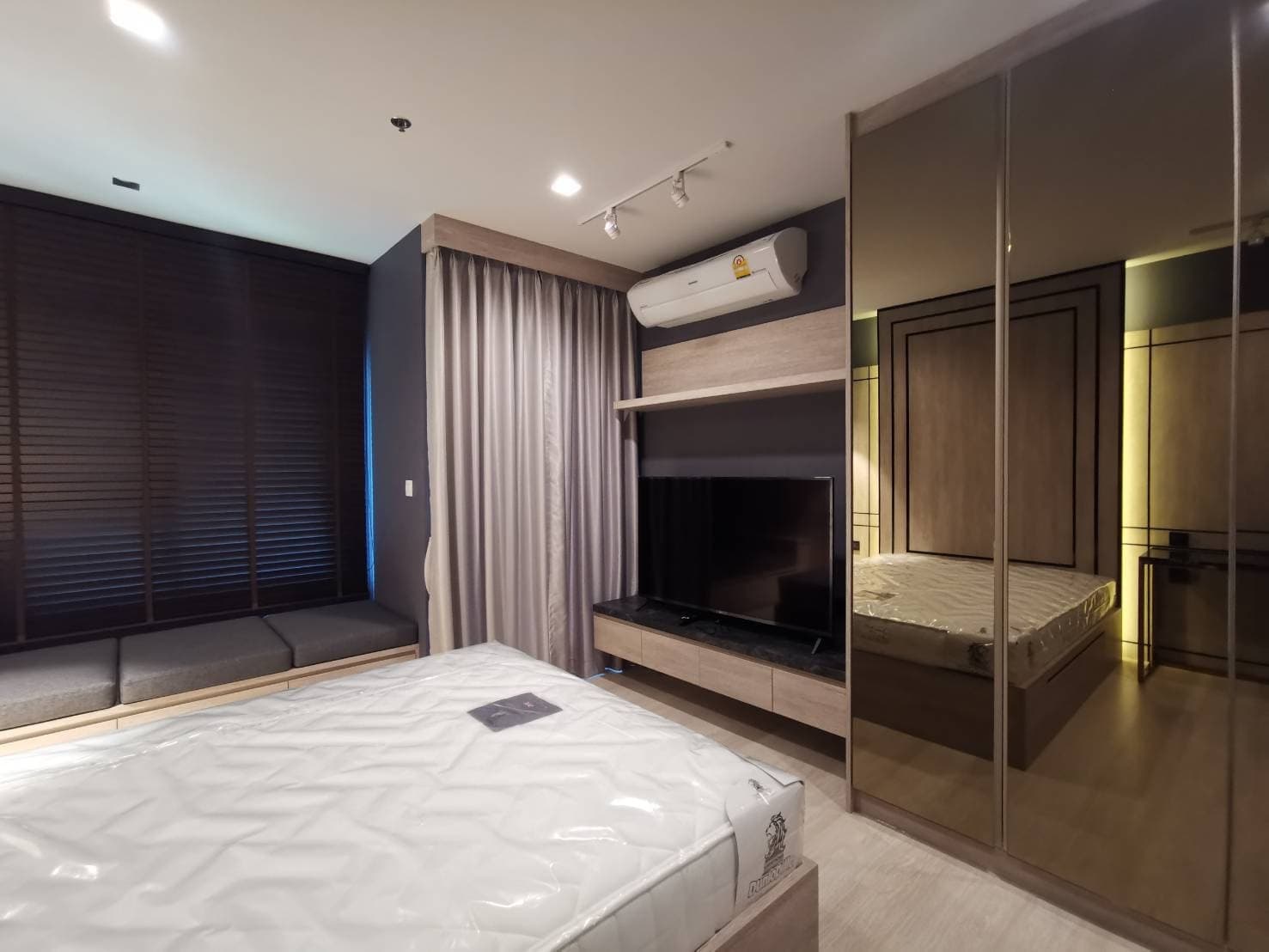1603 – 202_bedroom.jpg