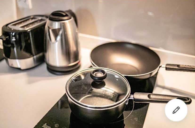1604 – 401_kitchen.jpg