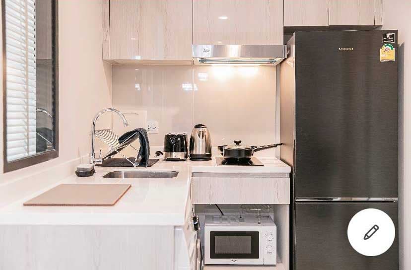 1604 – 402_kitchen.jpg