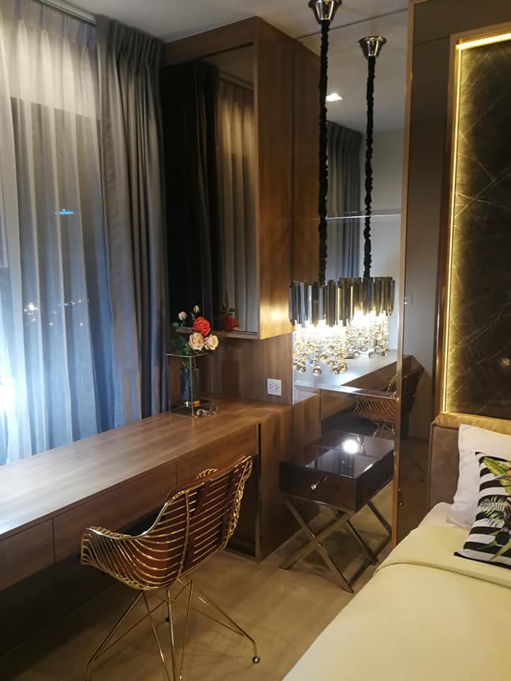 1606 – 101_living_room.jpg