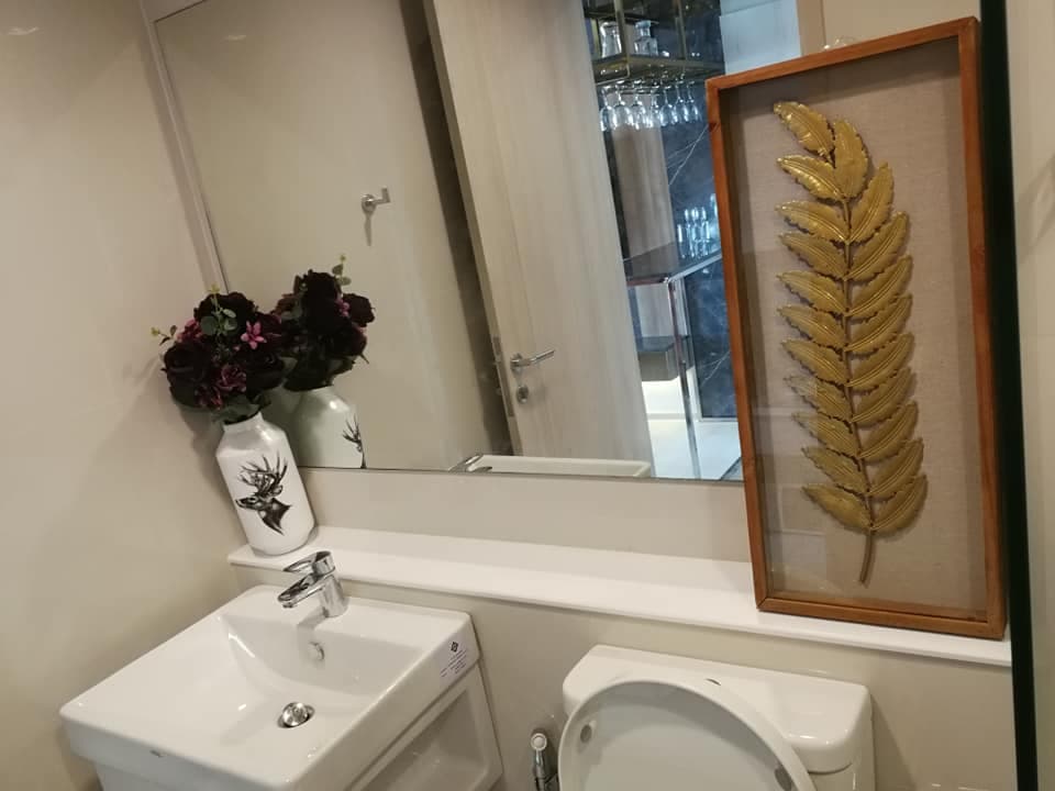 1606 – 302_bathroom.jpg