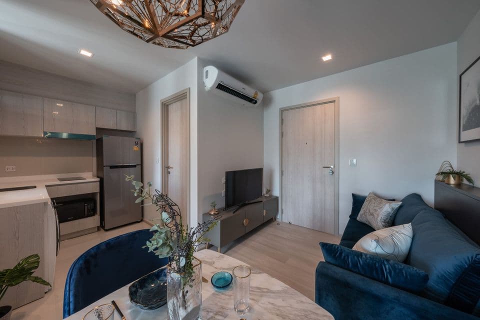 1607 – 102_living_room.jpg