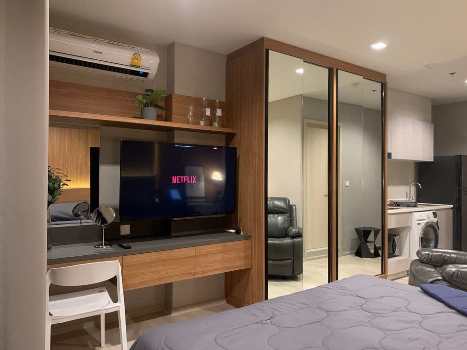 1608 – 101_living_room.jpg