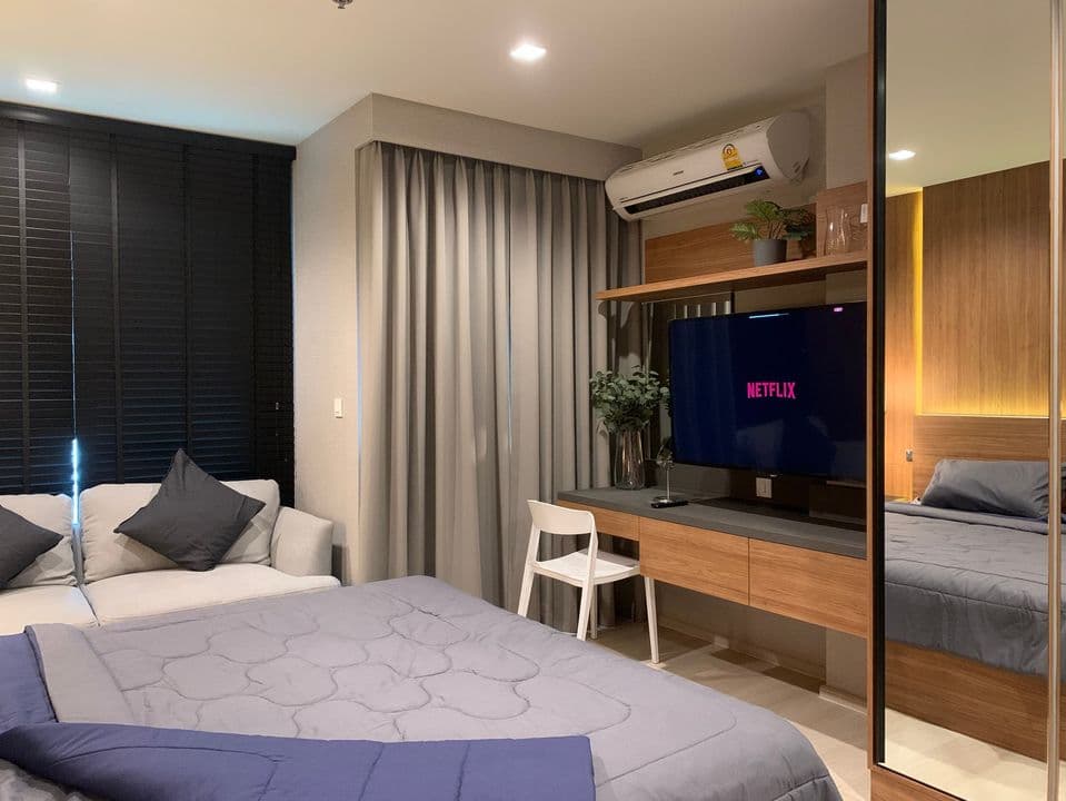 1608 – 102_living_room.jpg