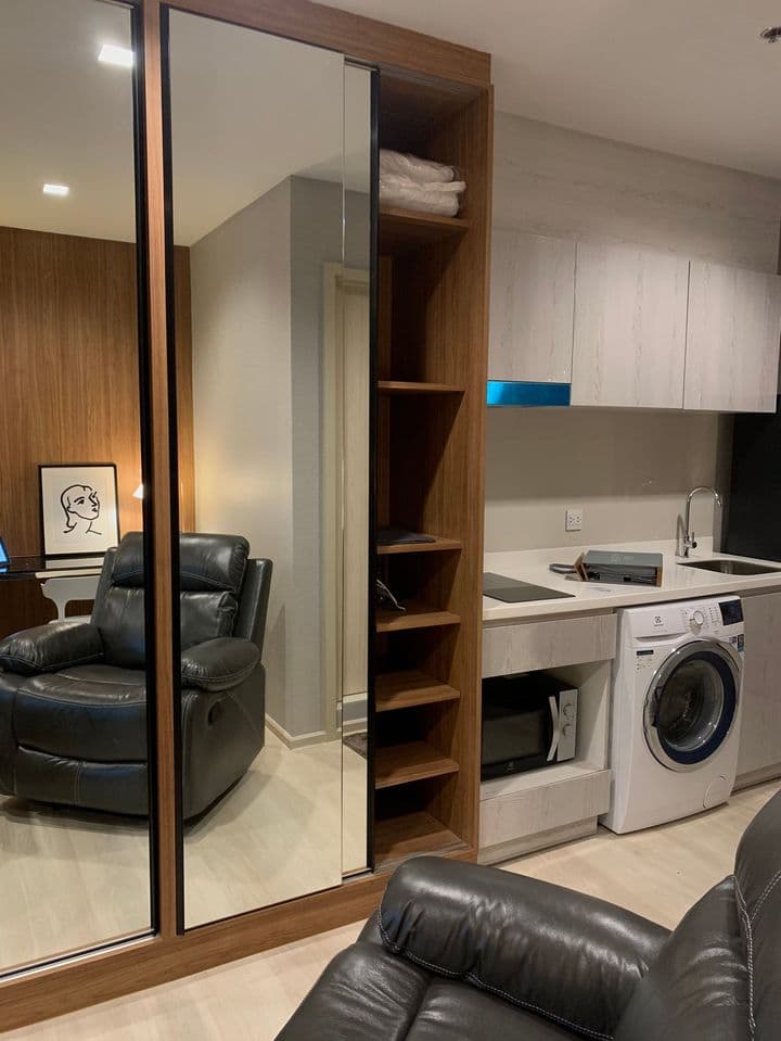 1608 – 104_living_room.jpg