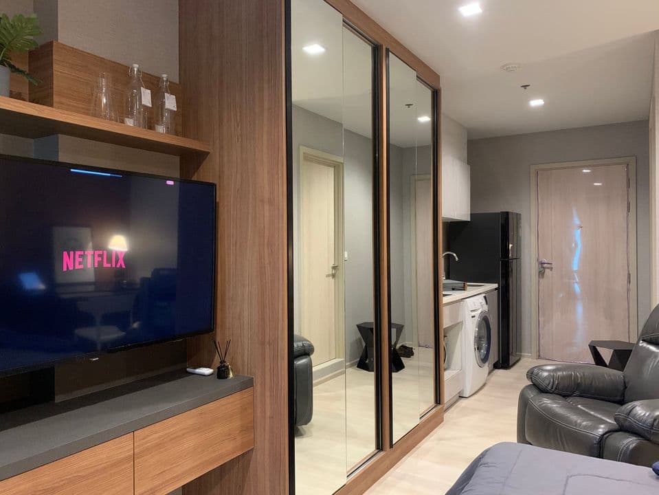 1608 – 108_living_room.jpg