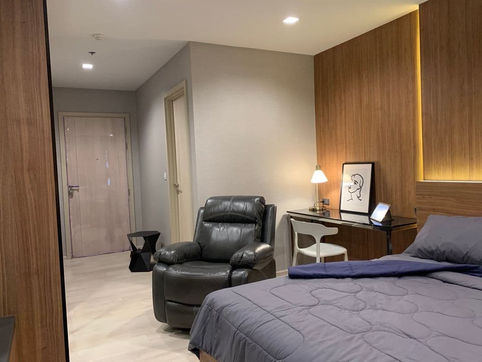 1608 – 202_bedroom.jpg