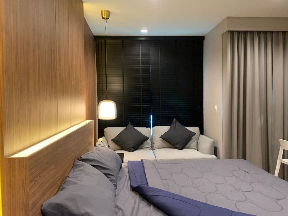 1608 – 203_bedroom.jpg
