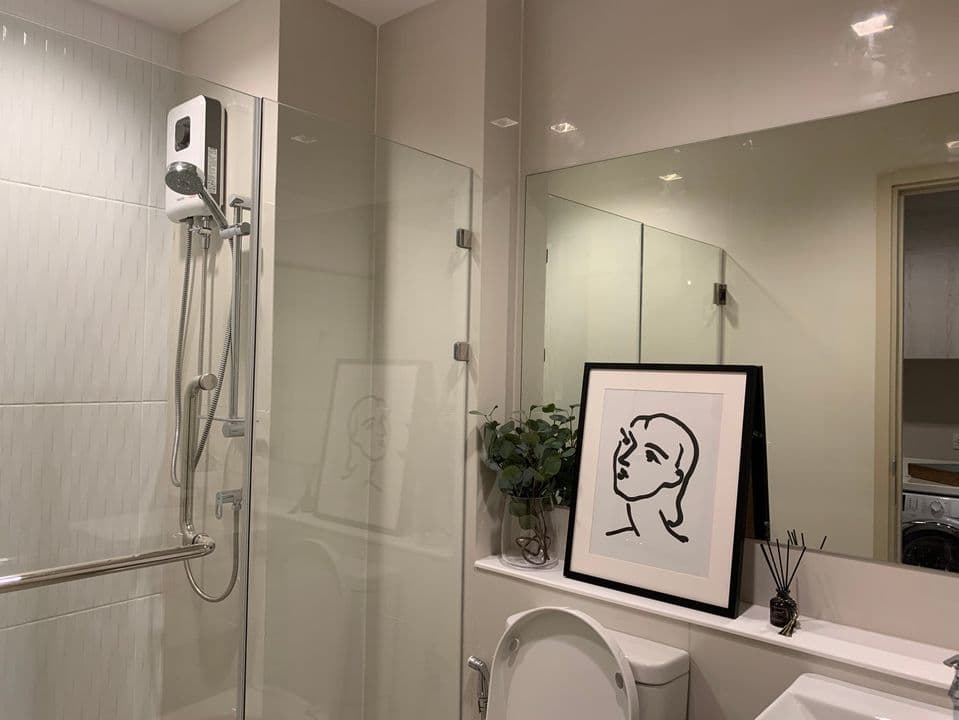 1608 – 301_bathroom.jpg