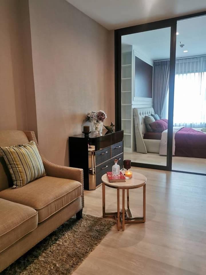 1610 – 101_living_room.jpg