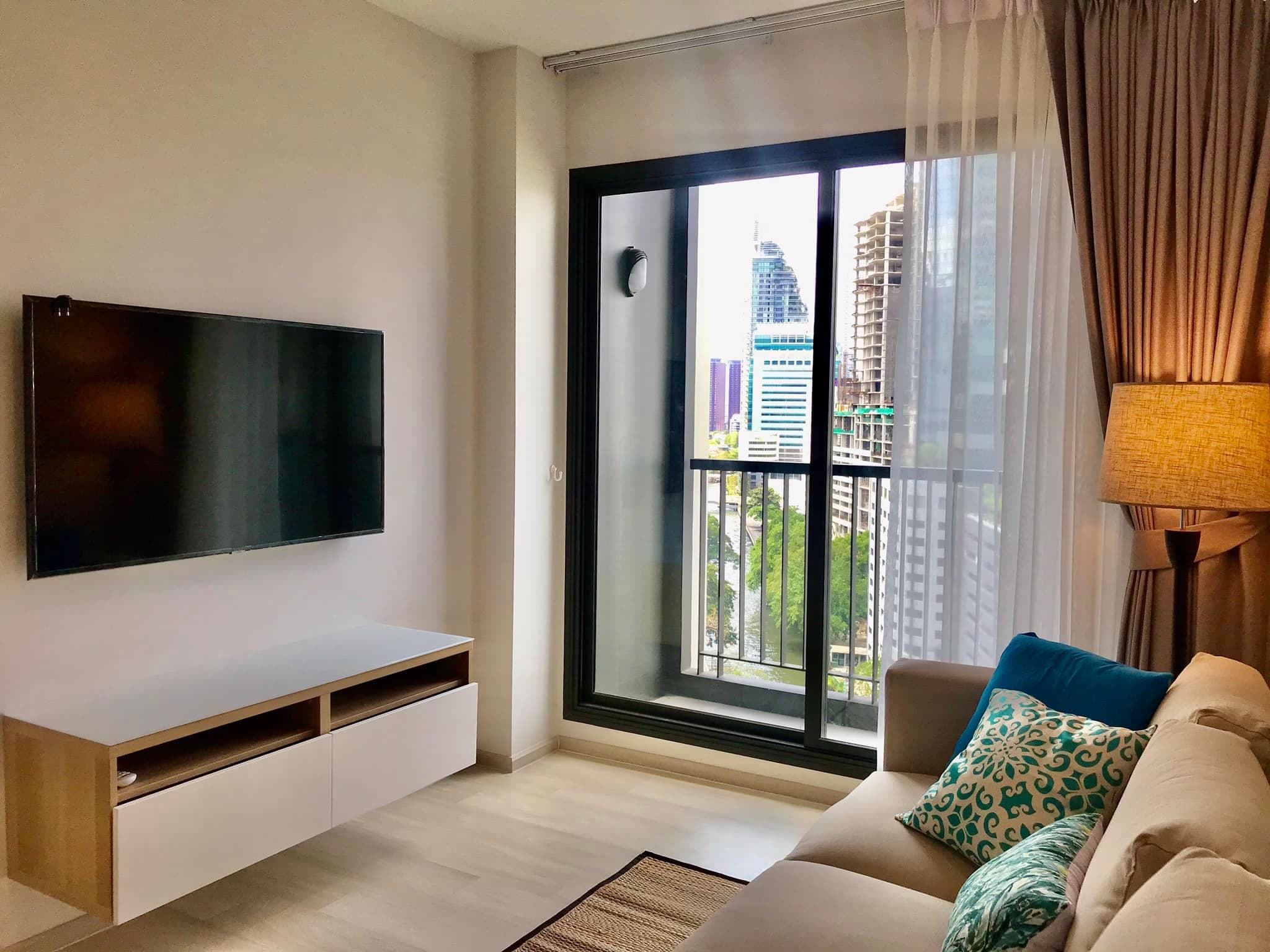 1612 – 101_living_room.jpg