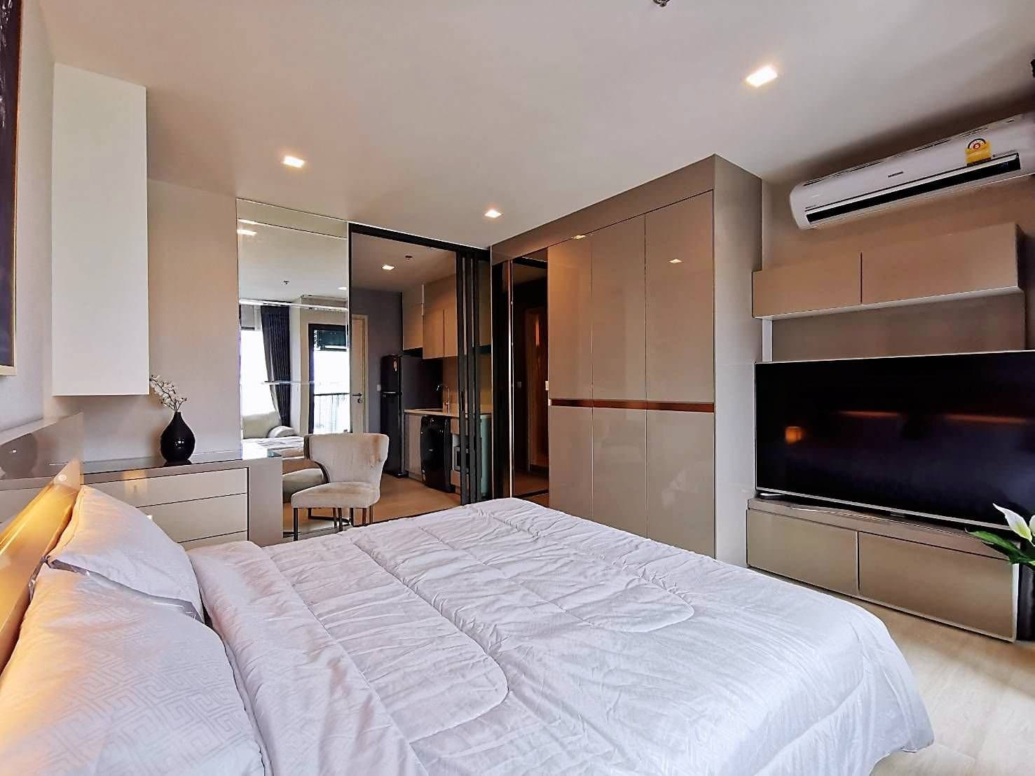 1613 – 201_bedroom.jpg