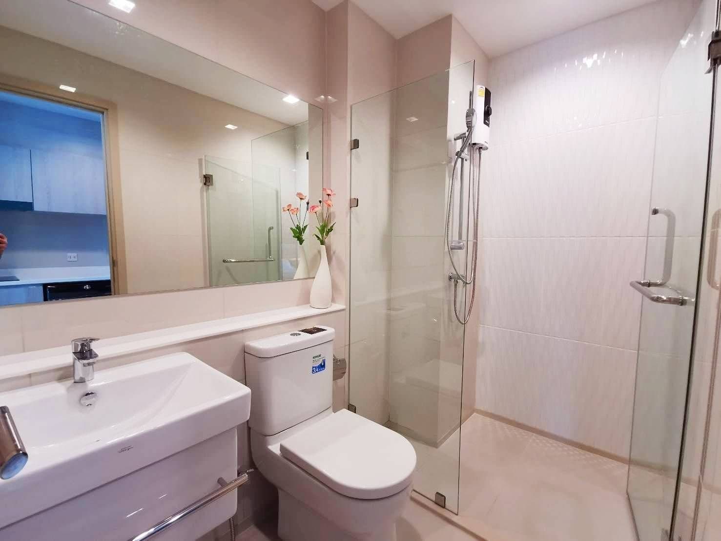1613 – 301_bathroom.jpg