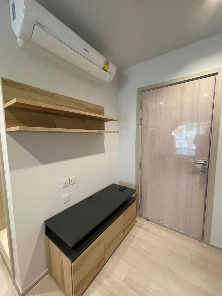 1617 – 202_bedroom.jpg