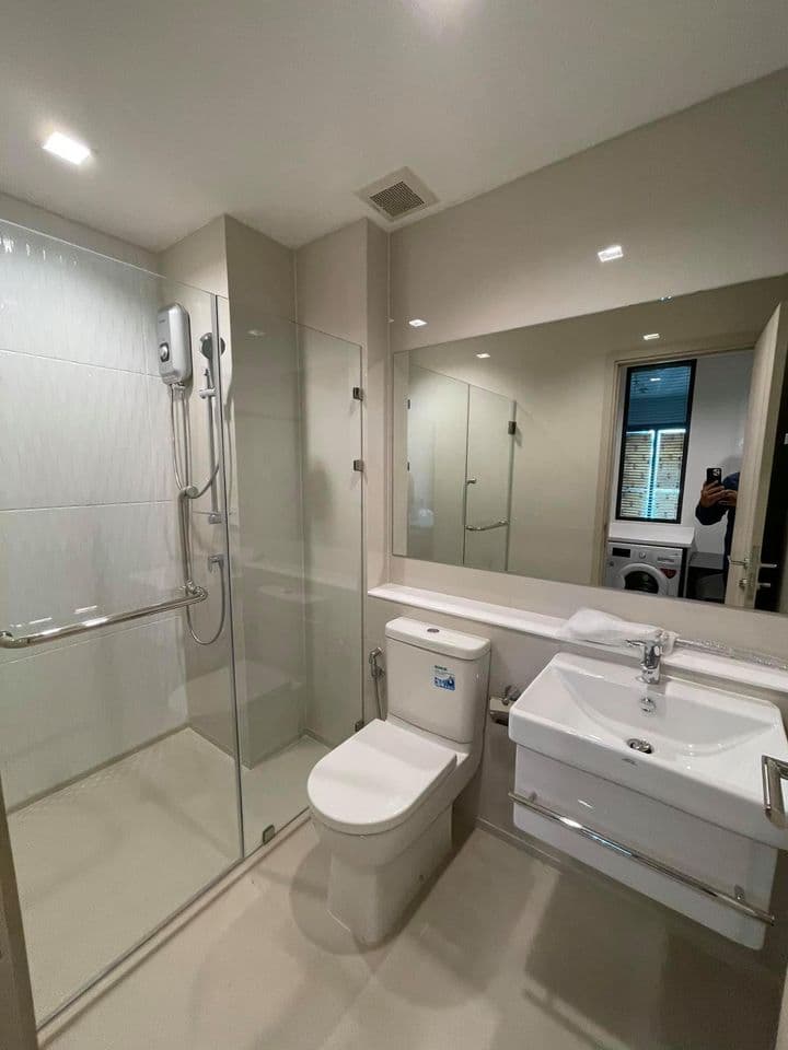 1617 – 301_bathroom.jpg