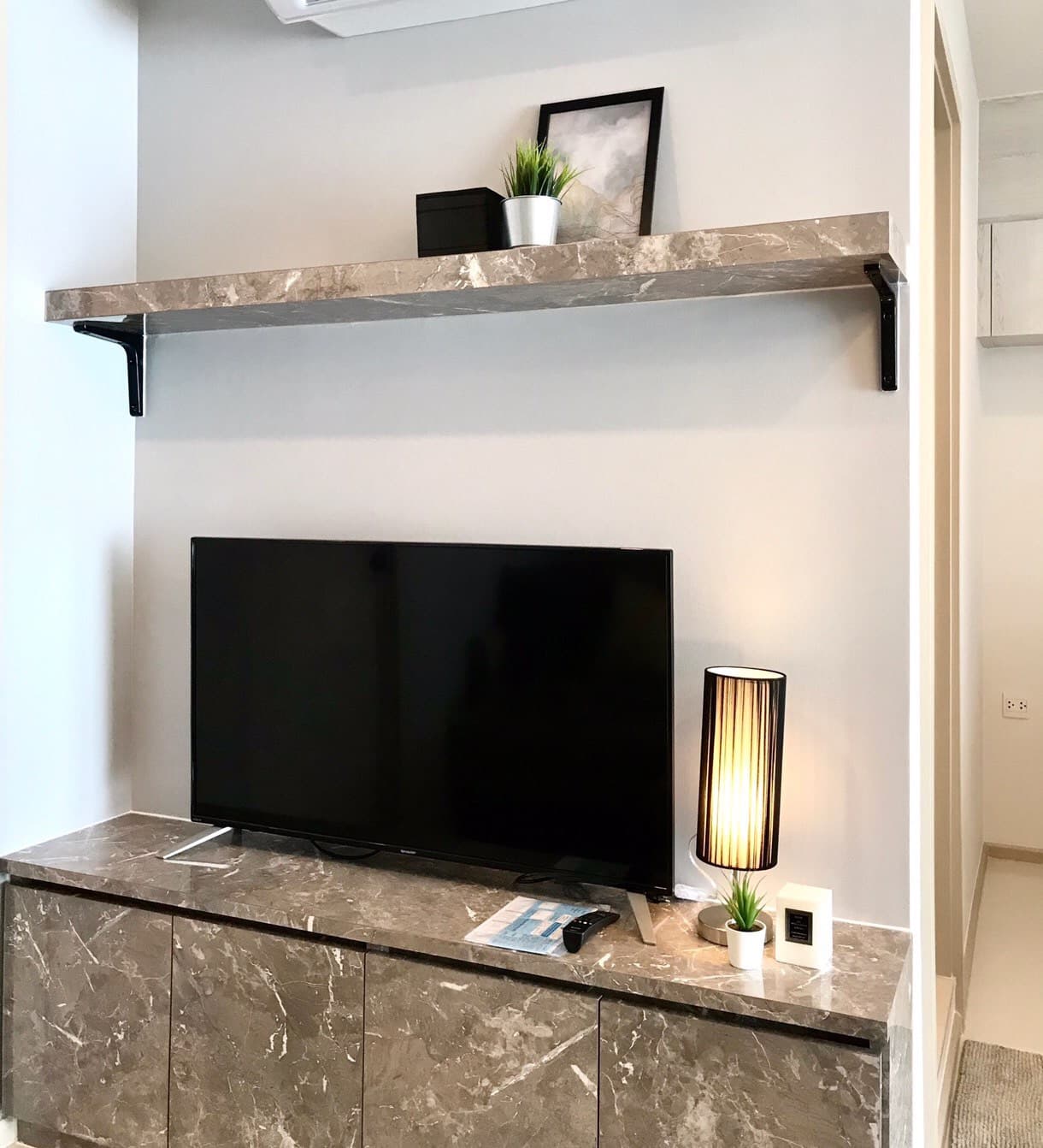 1619 – 102_living_room.jpg