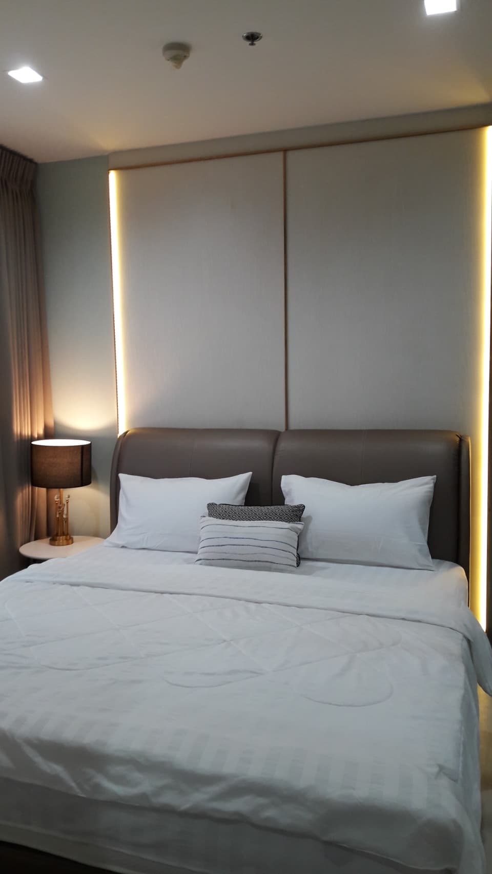 1621 – 201_bedroom.jpg