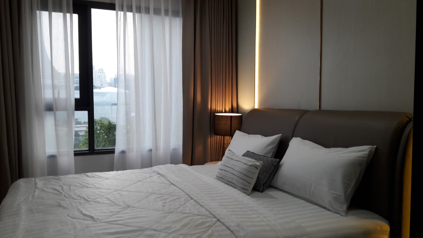 1621 – 202_bedroom.jpg