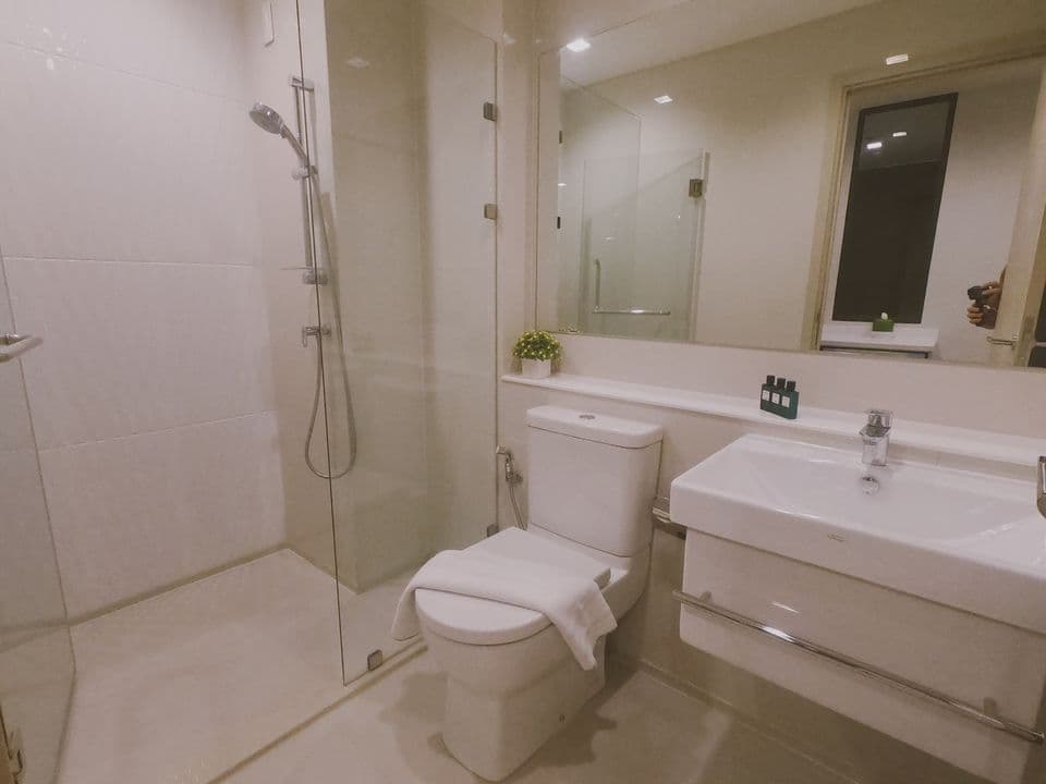 1624 – 301_bathroom.jpg