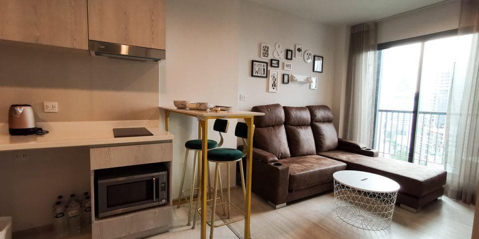 1625 – 102_living_room.jpg