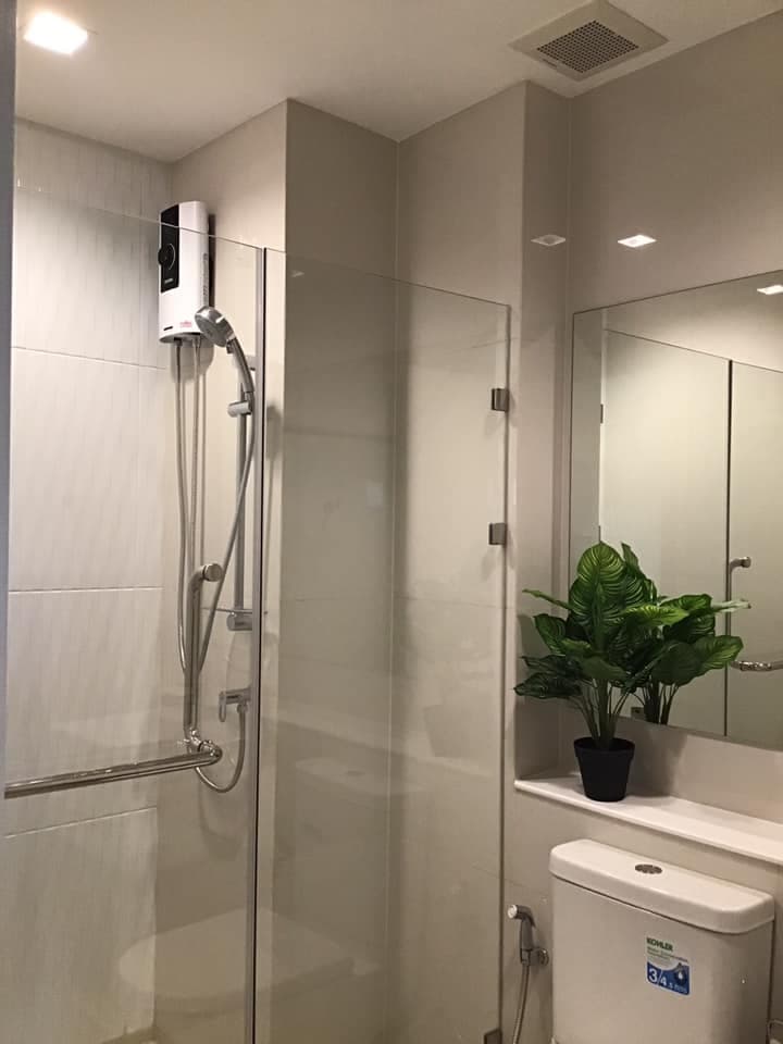 1628 – 301_bathroom.jpg