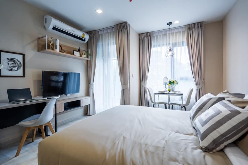 1631 – 101_living_room.jpg