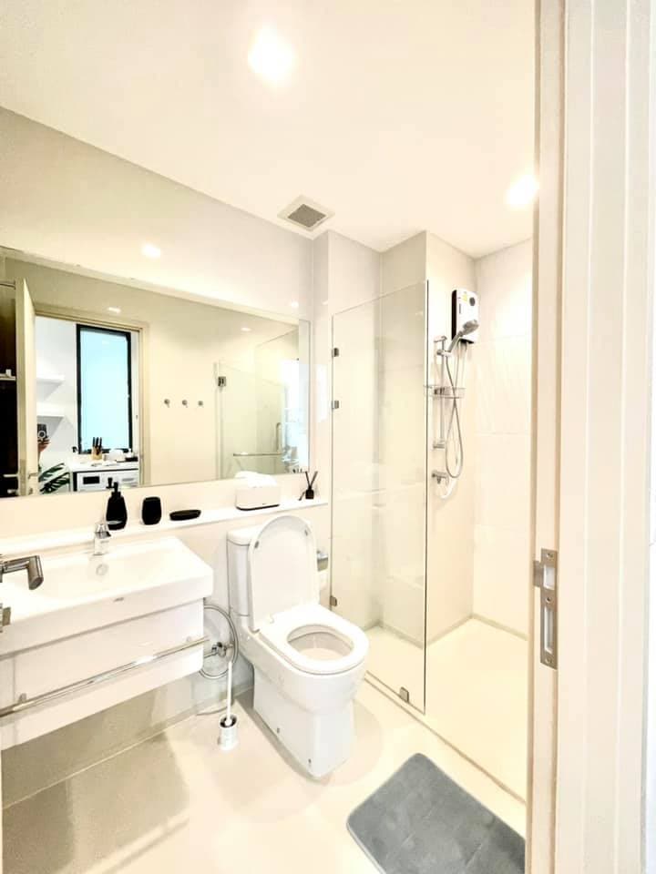 1633 – 301_bathroom.jpg