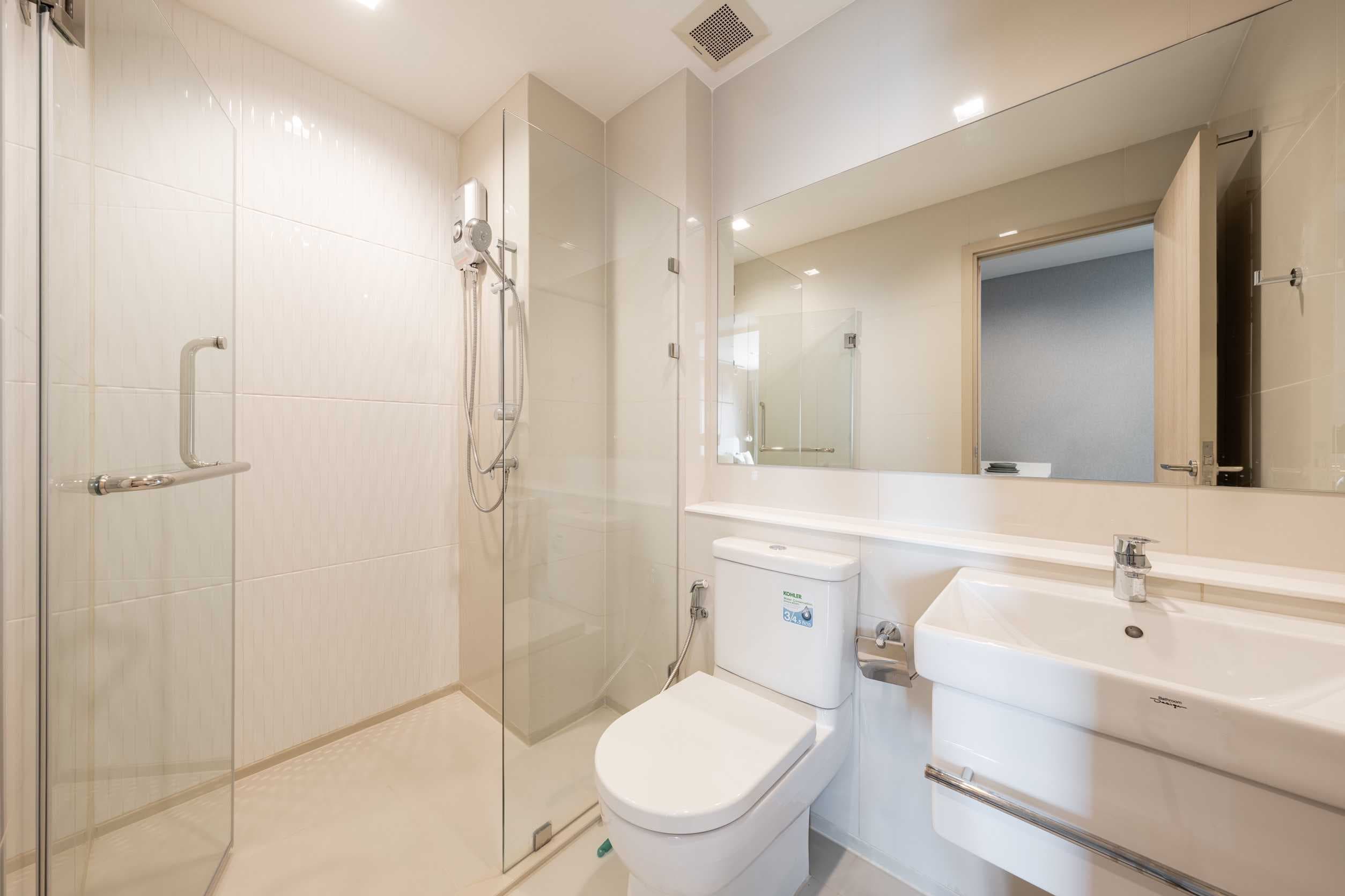1636 – 301_bathroom.jpg
