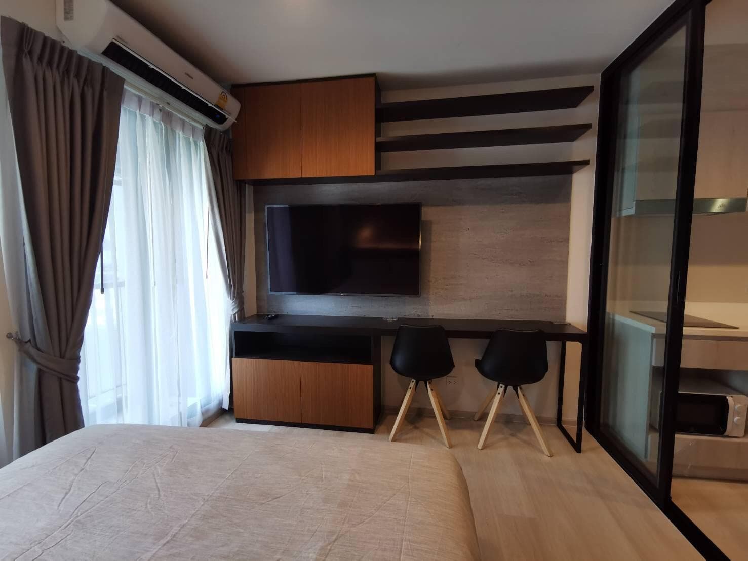 1642 – 202_bedroom.jpg