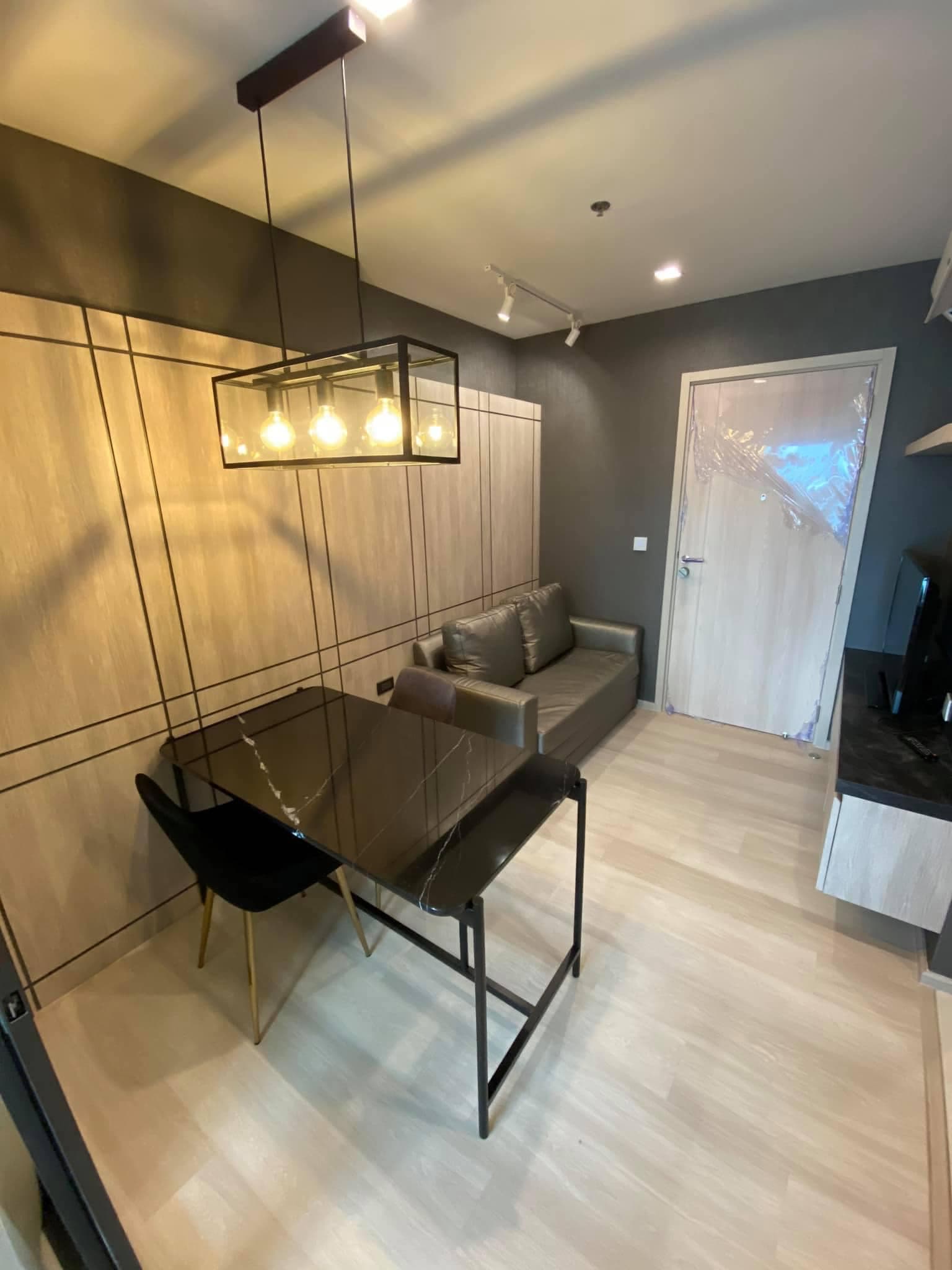 1643 – 101_living_room.jpg
