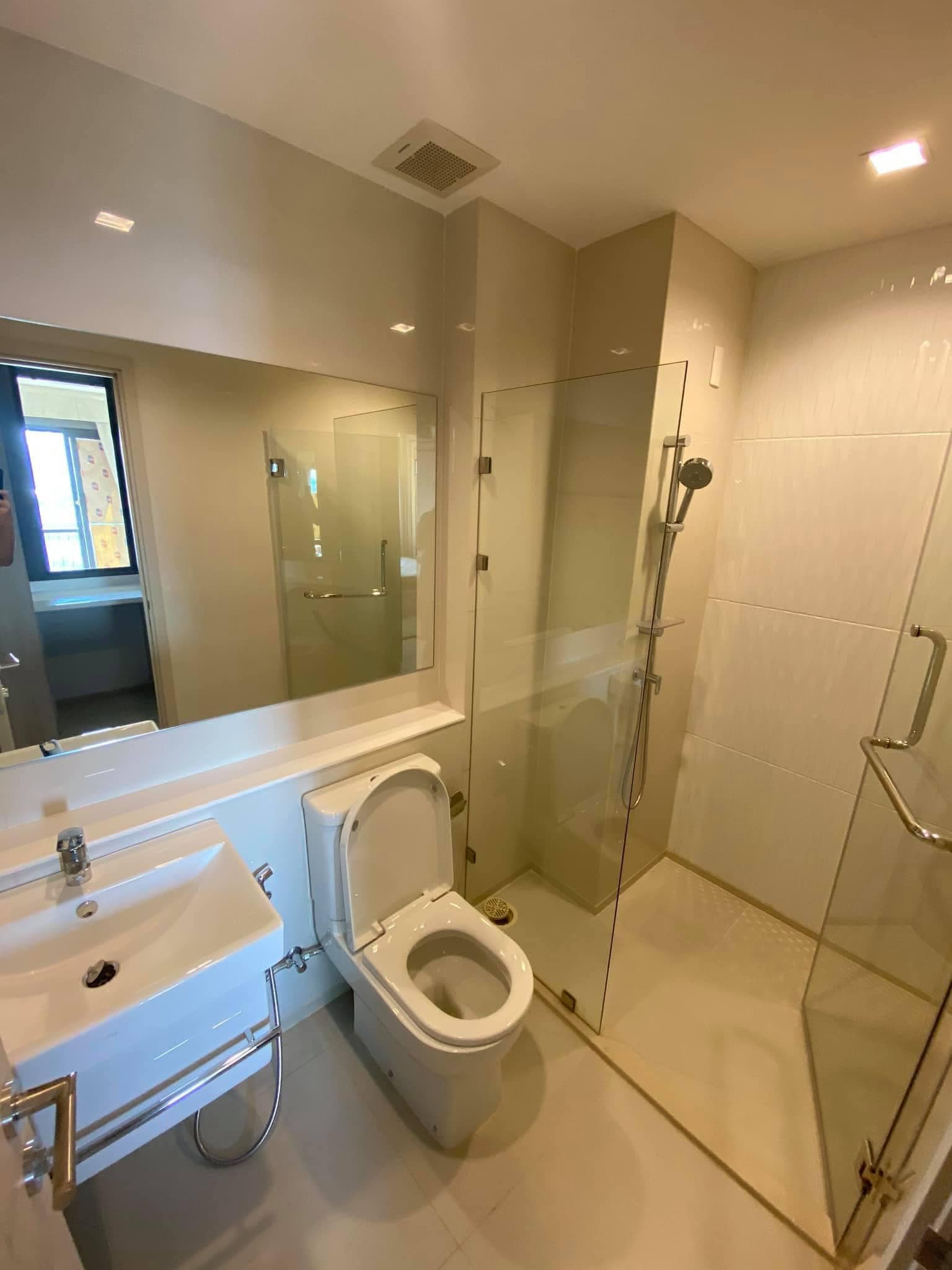 1643 – 301_bathroom.jpg